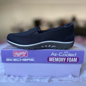 Skechers Relaxed Fit Reggae Fest Willows vibe Women's Shoes size 8 Navy